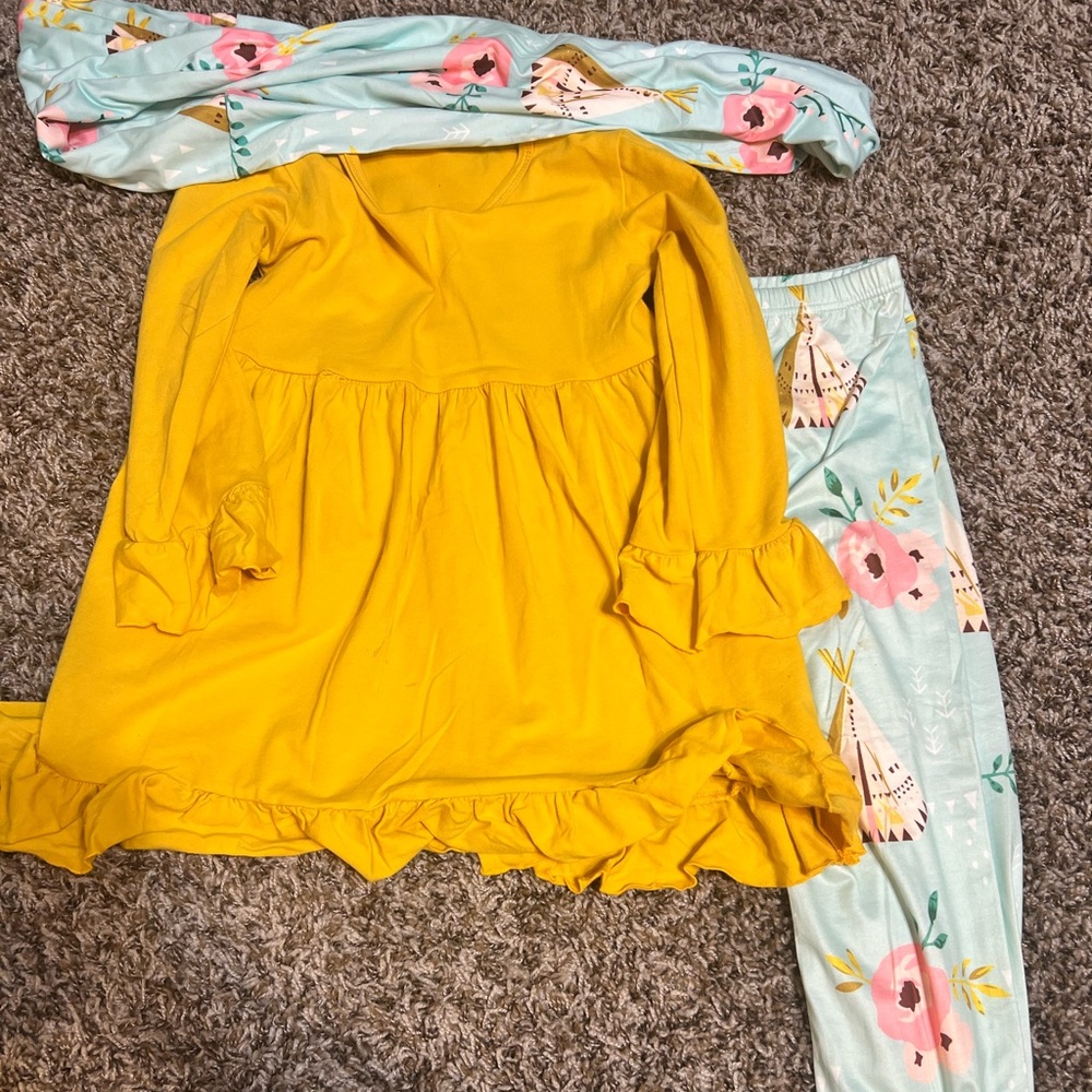 Girl’s teepee boho boutique outfit. Fits like a 7/8